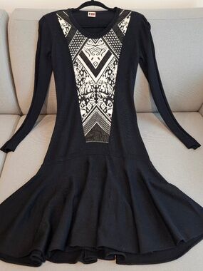 I'm Isola Marras B&W jacquard wool/silk dress IT42. Very good condition.